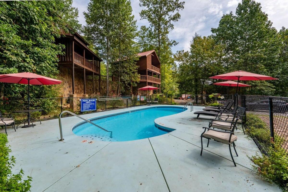 Movie Theater Hot Tub View Mountain Escape Villa แกตลิงเบิร์ก ภายนอก รูปภาพ